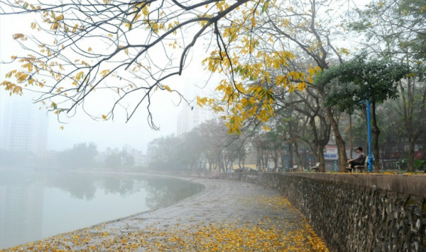 Thời tiết 12-4: Không khí lạnh tràn về, mưa dông trên diện rộng