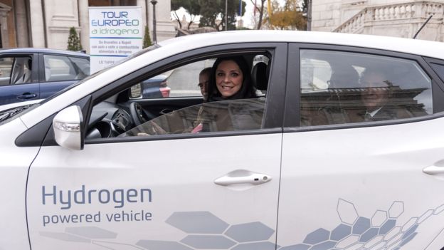 Sự đột phá của vật liệu mới giúp khí thải của xe ô tô sạch hơn