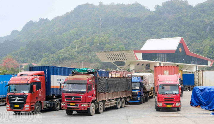 Xuất khẩu hơn 1.000 xe hàng sang Trung Quốc, nhiều cửa khẩu không còn xe tồn