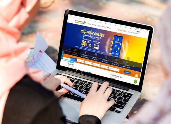 Bảo hiểm giảm phí và “trực chiến” 24/7 hỗ trợ khách hàng vượt qua mùa dịch