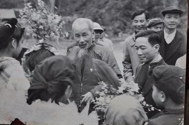 Dựa vào sức mình - Bài học ứng phó với tình trạng khẩn cấp của Bác Hồ