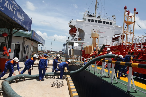 Kho cảng K2 tiếp nhận thành công tàu dầu 5.000 DWT