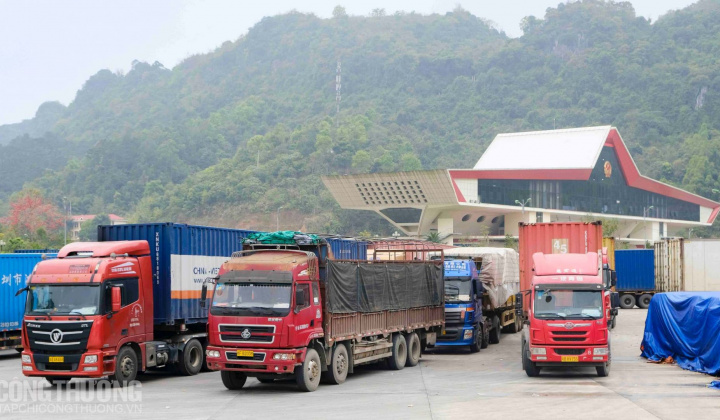 Phó Thủ tướng yêu cầu thiết lập ngay mô hình "vùng xanh" tại cửa khẩu theo đề xuất của Bộ Công Thương