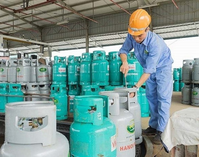 Giá gas tăng mạnh 34.000 đồng/bình 12kg