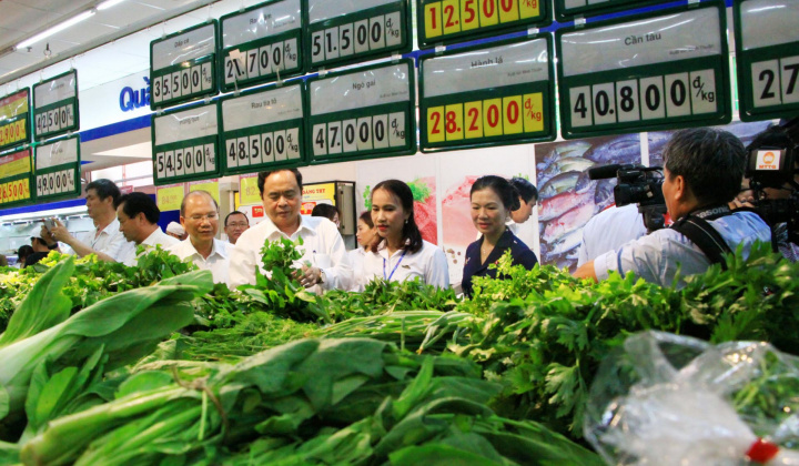 Đẩy mạnh thực hiện cuộc vận động “Người Việt Nam ưu tiên dùng hàng Việt Nam”, góp phần phục hồi, phát triển kinh tế - xã hội