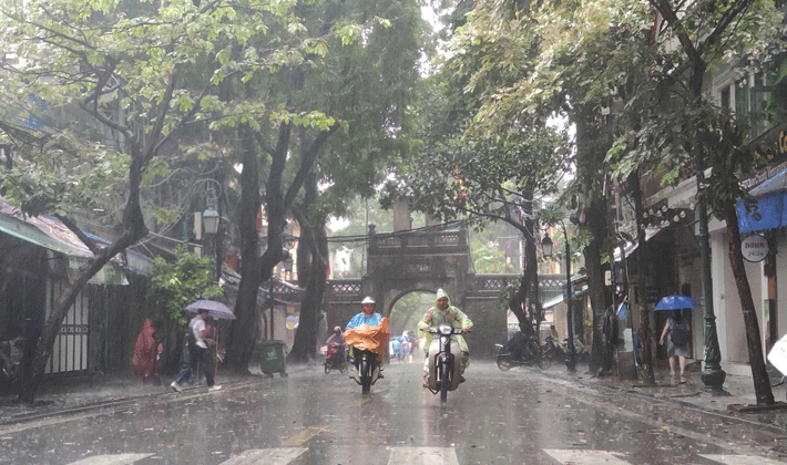 Thời tiết ngày 24/5: Hà Nội có lúc có mưa rào và dông, miền Nam nắng nóng trên 38 độ