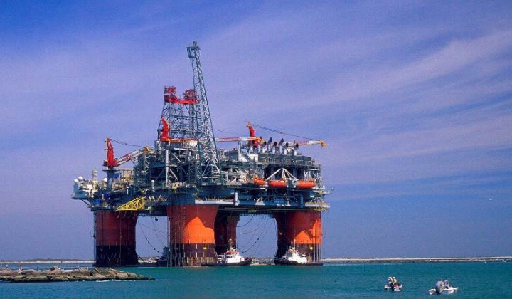 Giá dầu thô tiếp tục tăng bất chấp nhiều thông tin tiêu cực