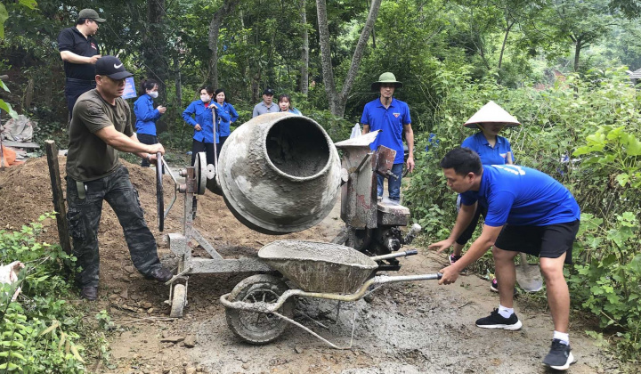 Nối yêu thương trên những cung đường mòn