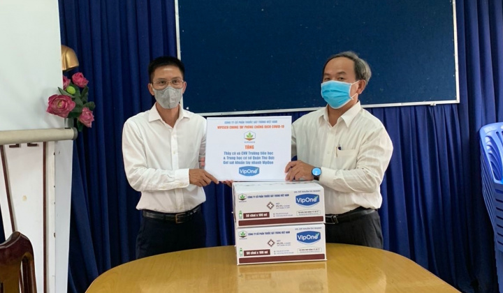 VIPESCO trao hơn 200 thùng gel sát khuẩn tay tặng các trường học tại TP. Hồ Chí Minh