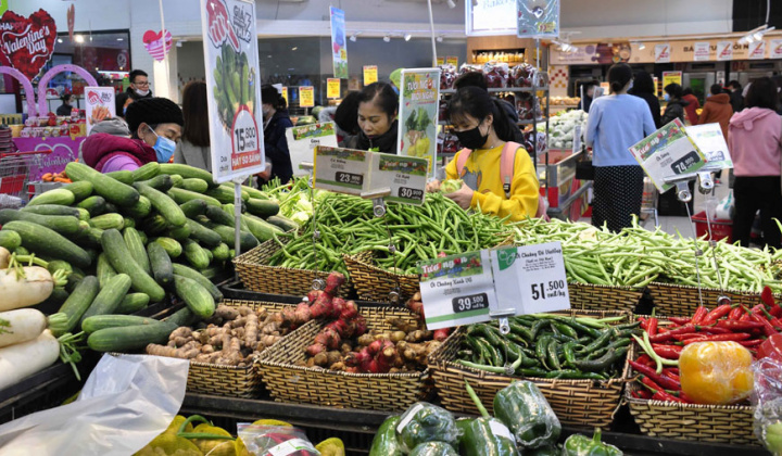 Lượng hàng hóa dồi dào, đáp ứng tốt nhu cầu mua sắm của người dân