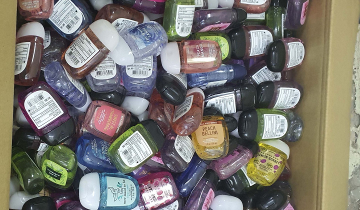 Thu mua hàng trăm thiết bị phòng dịch trôi nổi trên thị trường rồi bán giá cao kiếm lời