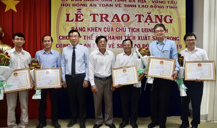 Nhiệt điện Phú Mỹ & Công ty EPS nhận bằng khen về công tác An toàn vệ sinh lao động