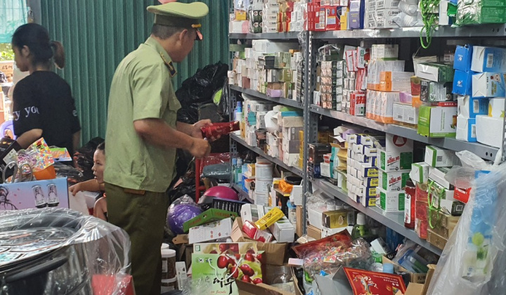 Triệt phá đường dây buôn bán hàng lậu, giả mạo nhãn hiệu trên facebook