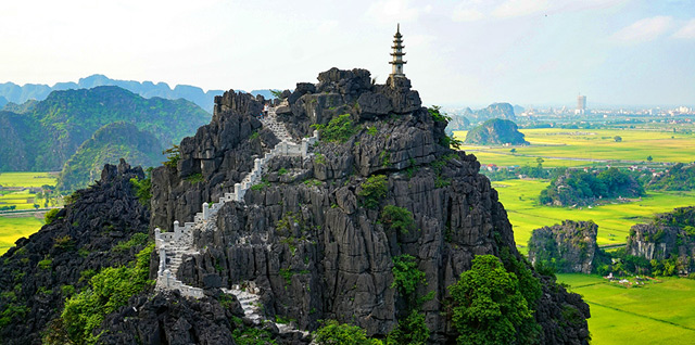 Về Ninh Bình ngắm Hang Múa mùa sen nở