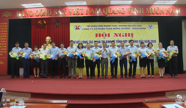 TKV khen thưởng các tập thể, cá nhân có thành tích trong công tác kinh tế tổng hợp 5 tháng đầu năm