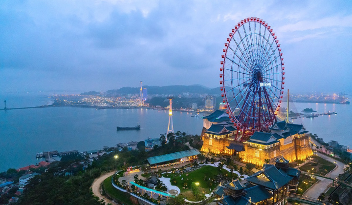 Các chuyên gia "bắt tay" gỡ rối cho du lịch Quảng Ninh