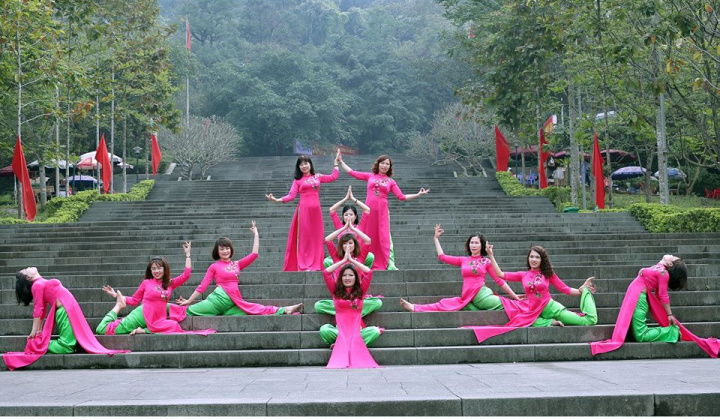 Trao giải cuộc thi “Duyên dáng Áo dài Việt” trên đất tổ Đền Hùng