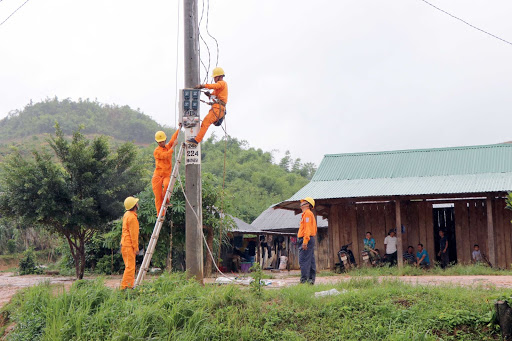 PC Lào Cai: Nhiều giải pháp cung cấp điện, phục vụ khách hàng trong cao điểm nắng nóng, mưa bão