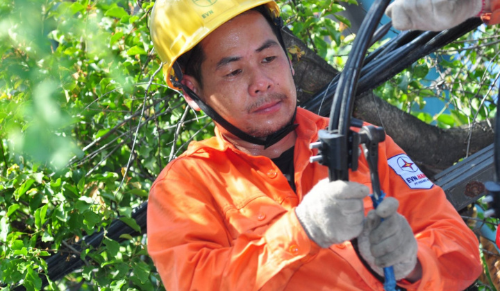 “Lính áo cam” vất vả khi vào hè