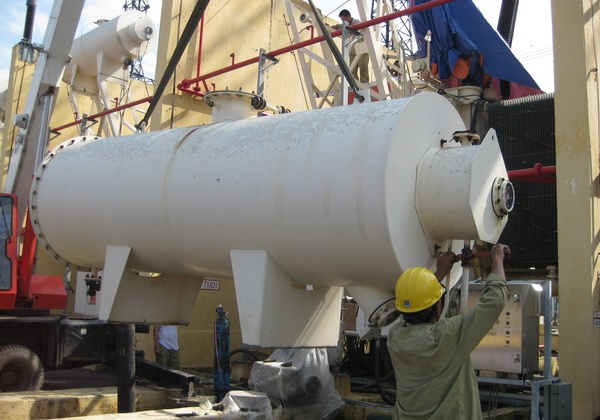 Lý do sét đánh 1 máy biến áp Thủy điện hòa Bình phun dầu xa 20 mét nhưng 6 máy kế bên vẫn an toàn