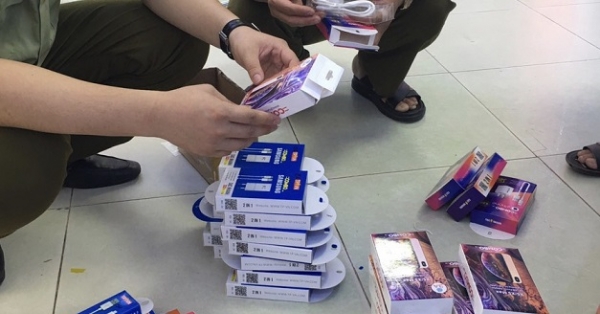 Hà Giang: Tạm giữ hơn 160 phụ kiện điện thoại có dấu hiệu giả mạo nhãn hiệu Apple, Samsung