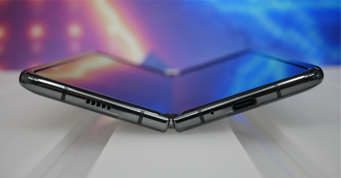 Galaxy Fold Lite - Điện thoại màn hình gập giá rẻ đầu tiên trên thế giới