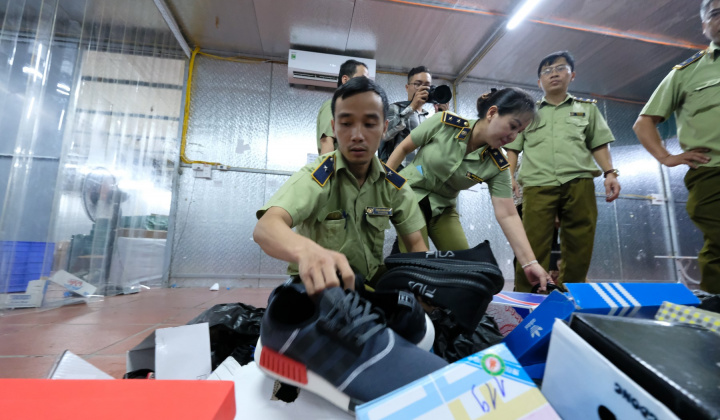 Đánh trúng vào những trung tâm đầu nậu, trọng điểm về buôn lậu, hàng giả