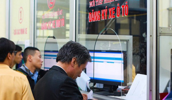 Người dân có thể đăng ký ô tô, xe máy qua mạng từ 1/8