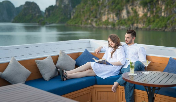 Du thuyền trên thiên đường biển cả