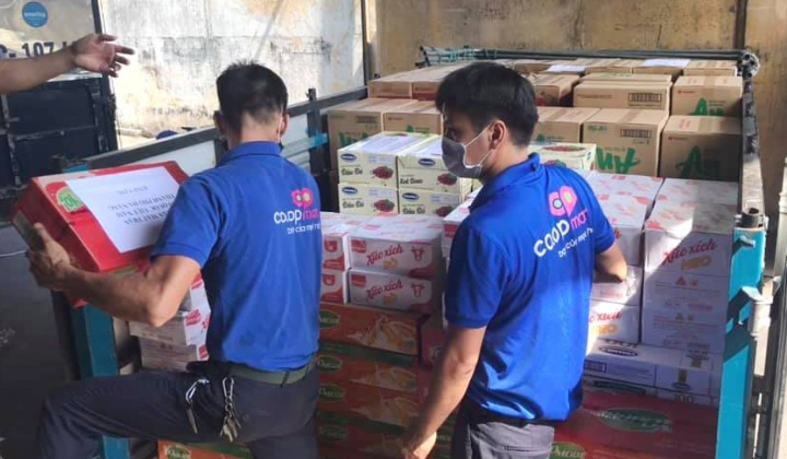 Co.opmart Đà Nẵng: Vừa lo bán hàng, vừa lo “tiếp tế” các bệnh viện lớn