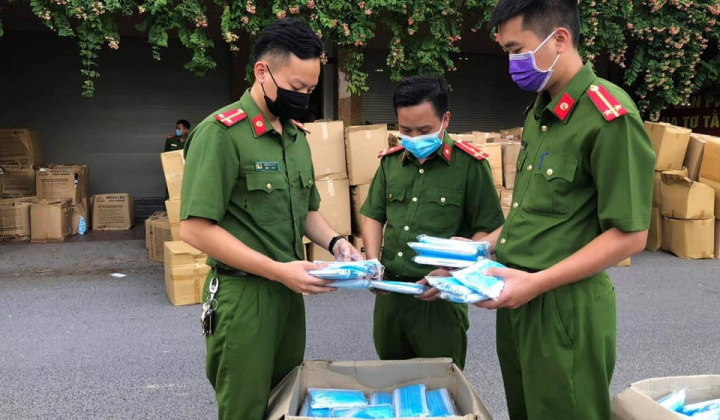 Triệt phá điểm tập kết hơn 800 nghìn khẩu trang không nguồn gốc