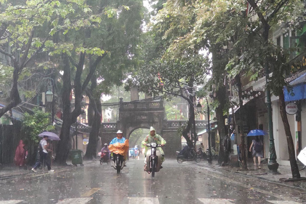 Thời tiết 16/8: Bắc Bộ và Thanh Hóa có mưa to, trong mưa dông có khả năng xảy ra lốc, sét
