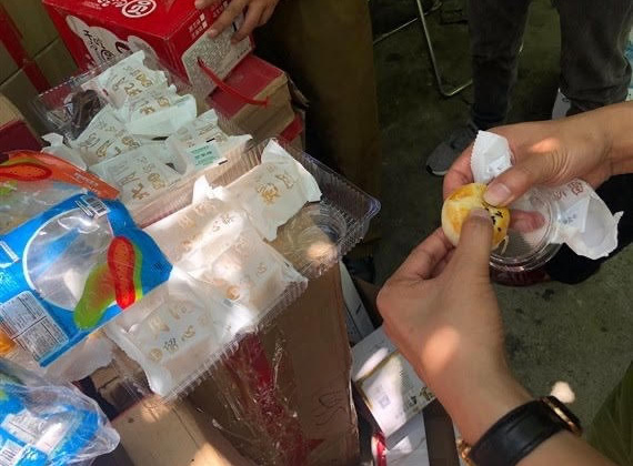 Hà Nội: Ngăn chặn 1.000 chiếc bánh trung thu kém chất lượng “tuồn” ra thị trường