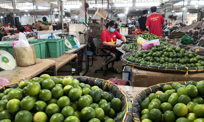 Đà Nẵng tiếp tục triển khai phát thẻ đi chợ, giãn cách xã hội