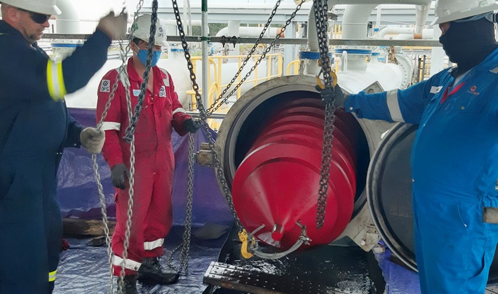 BSR làm sạch đường ống dẫn dầu bằng công nghệ phóng PIG