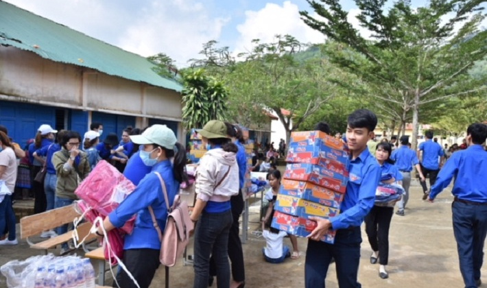 Nhôm Đắk Nông: Đồng hành chương trình “Nâng bước em đến trường” năm 2020