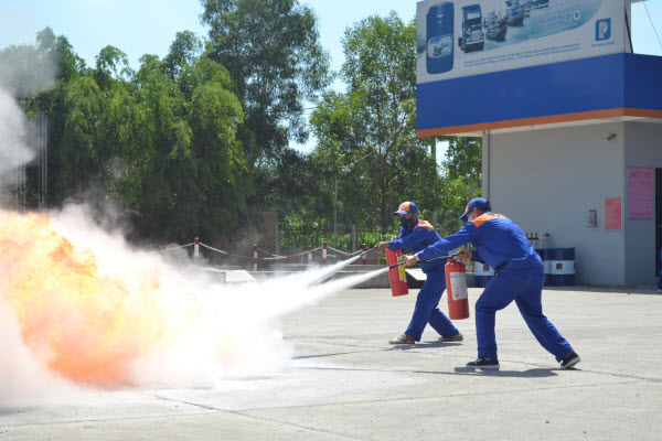 Petrolimex Quảng Ngãi: Nâng cao kỹ năng chữa cháy và cứu nạn, cứu hộ