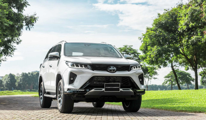 Toyota Fortuner 2020 ra mắt: Bổ sung trang bị, giảm giá bán