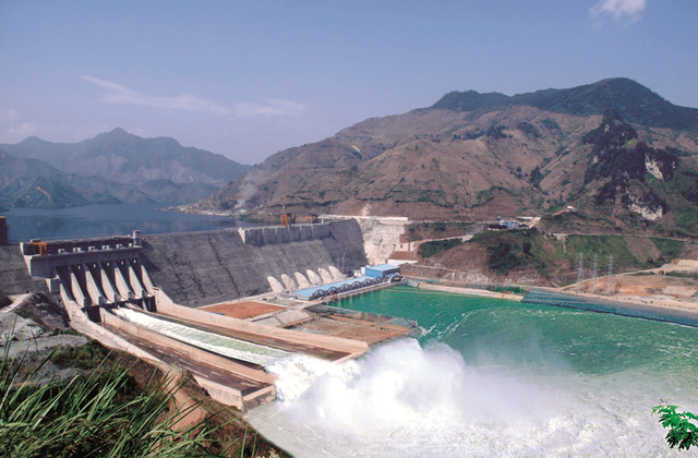 Vận chuyển máy biến áp nặng gần 287 tấn lên thủy điện Sơn La