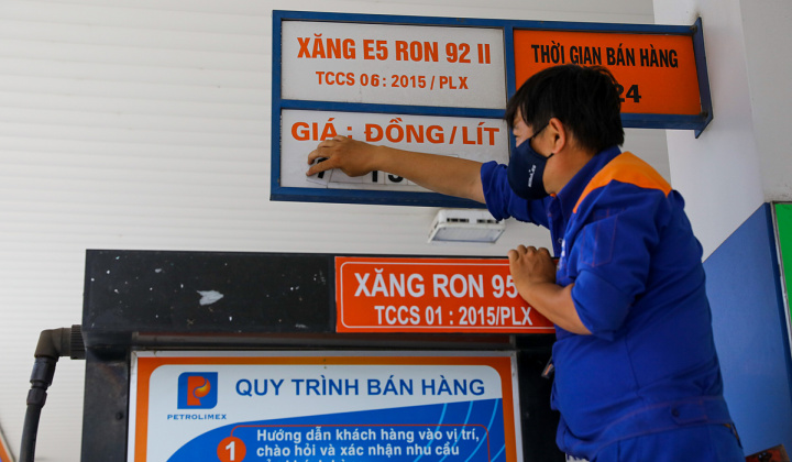 Giá xăng RON 92 giảm nhẹ