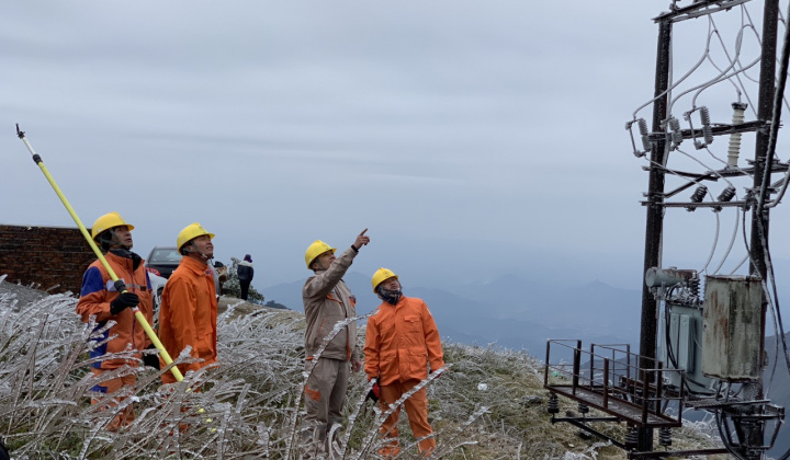 Lưới điện vận hành ổn định giữa thời tiết băng tuyết cục bộ tại một số tỉnh miền Bắc