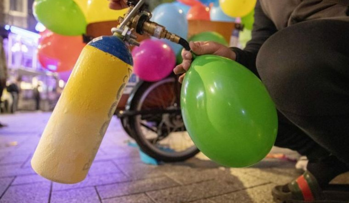 Đề xuất cấm sử dụng “khí cười” cho vui chơi, giải trí bất hợp pháp