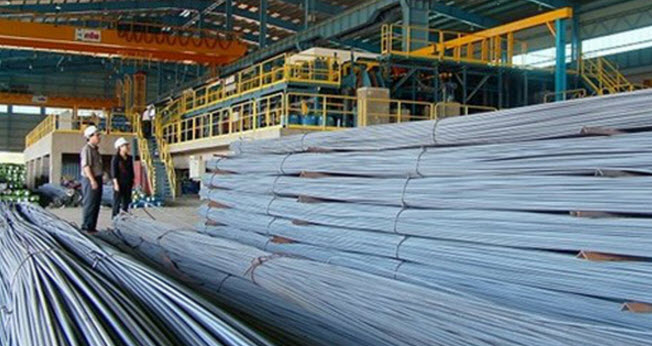 Giá thép xây dựng tăng mạnh dù tiêu thụ giảm