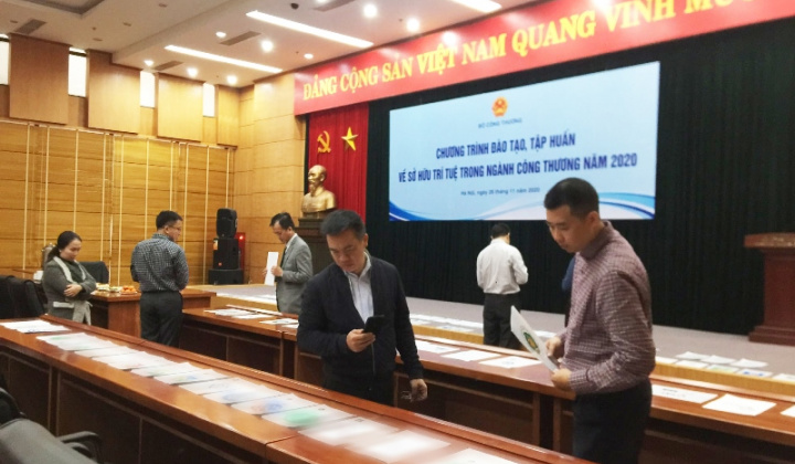 Gần 700 tác phẩm dự thi sáng tạo logo và slogan về tiết kiệm điện