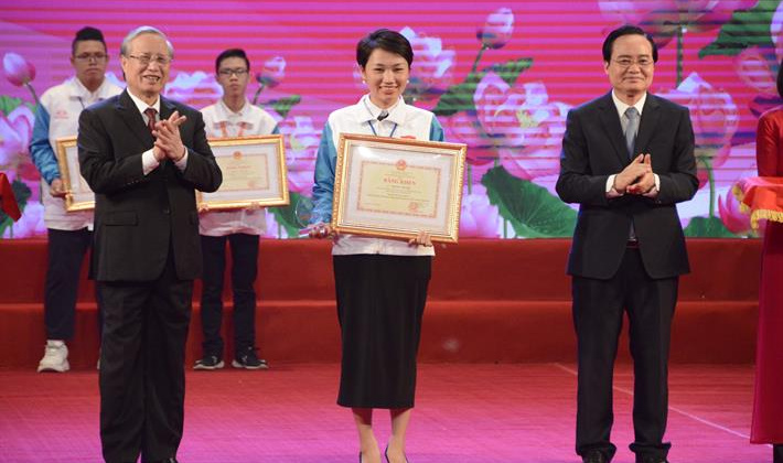 Tuyên dương 130 học sinh, sinh viên xuất sắc tiêu biểu học tập và làm theo lời Bác