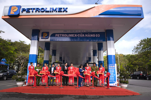 Petrolimex Hải Phòng: Gắn biển công trình chào mừng 65 năm Petrolimex tại Cửa hàng xăng dầu 03