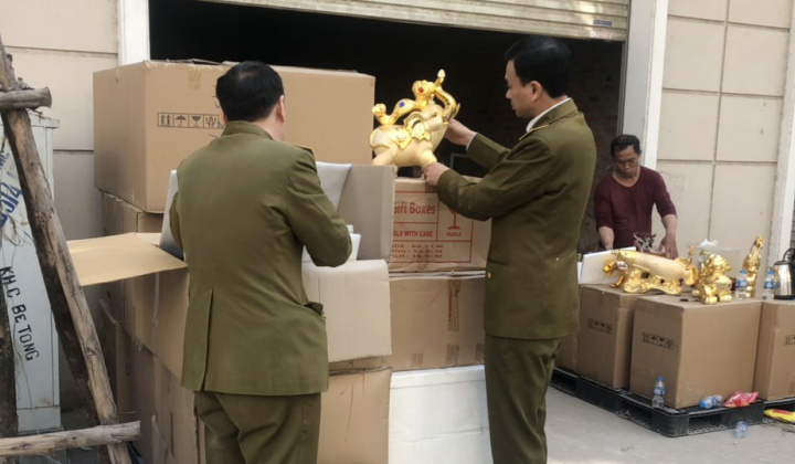 Liên ngành bắt giữ vụ sang chiết rượu cực "khủng" trên địa bàn Hà Nội