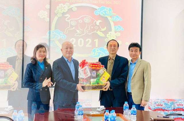 Phân lân Nung chảy Văn Điển: Gần 7 tỉ đồng thưởng Tết cho người lao động