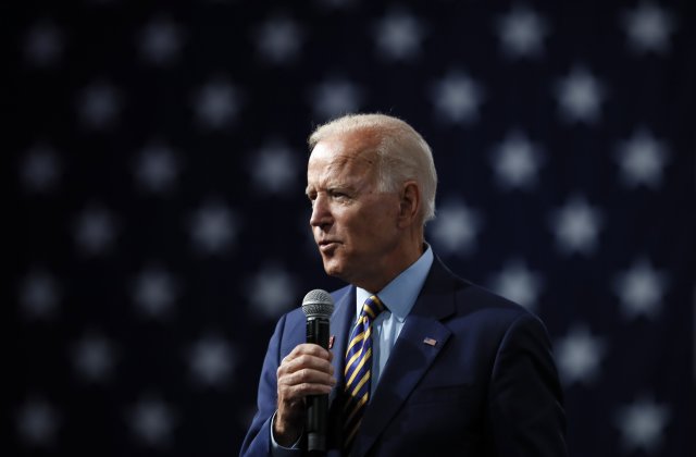[Quốc tế nổi bật] Ông Biden dùng lại Obamacare