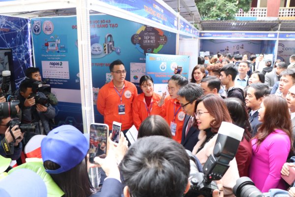 Trường Đại học Kinh tế - Kỹ thuật Công nghiệp: Thúc đẩy phát triển khoa học công nghệ gắn với nâng cao chất lượng đội ngũ